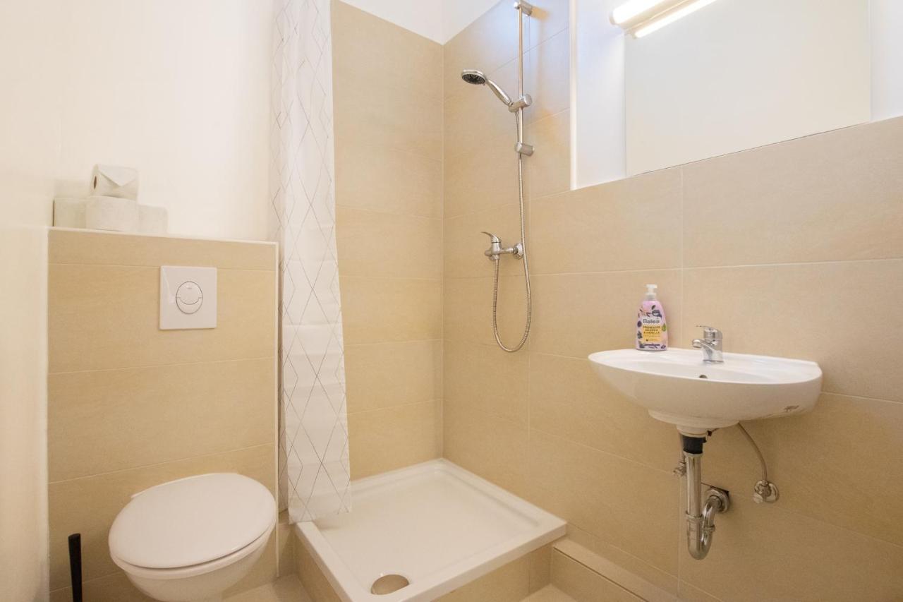 Raj Living - 1 Or 3 Room Apartments - 20 Min Messe Dus And Old Town Dus Düsseldorf Esterno foto