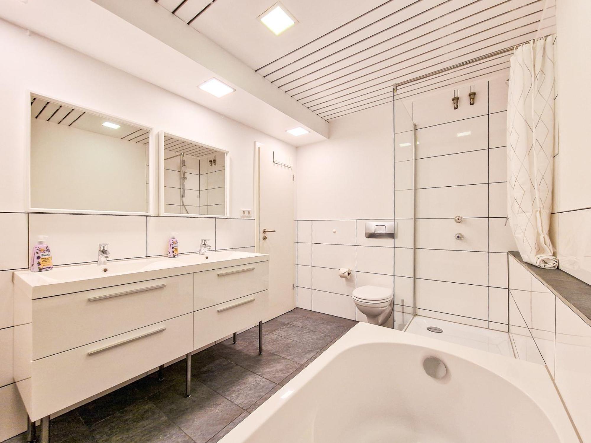 Raj Living - 1 Or 3 Room Apartments - 20 Min Messe Dus And Old Town Dus Düsseldorf Esterno foto